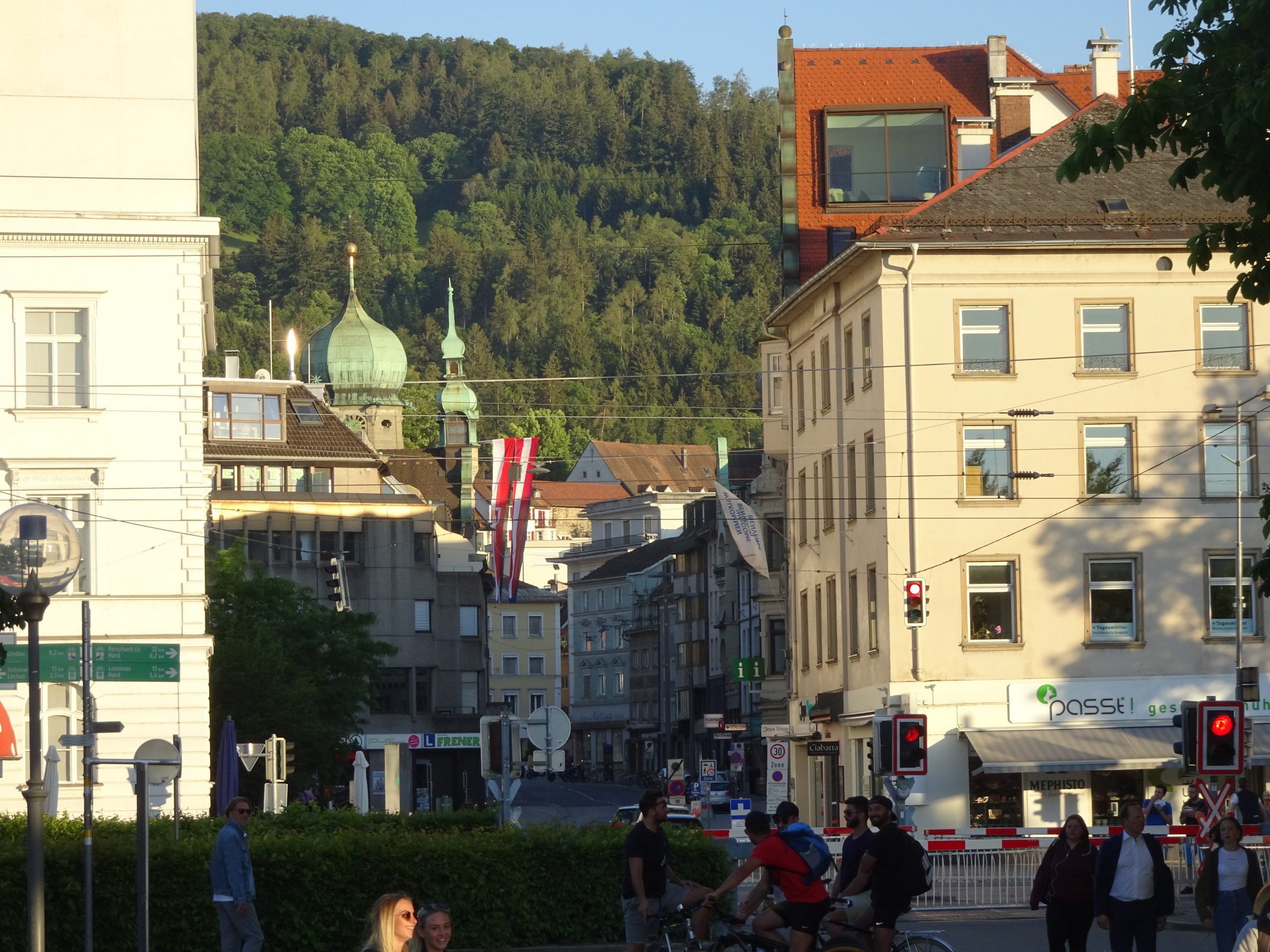 Mosh Feldenkrais (1904 - 1984) und dem Kennenlernen seiner Arbeit entwickelte Ruth Grhling Anfang der 80er Jahre die Dynamische Integration - Die Entwicklung - 1490772863s Webseite! - NMS Bregenz-Stadt